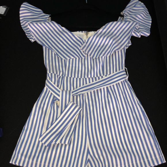 Striped Ruffled Romper - Picture 5 of 8